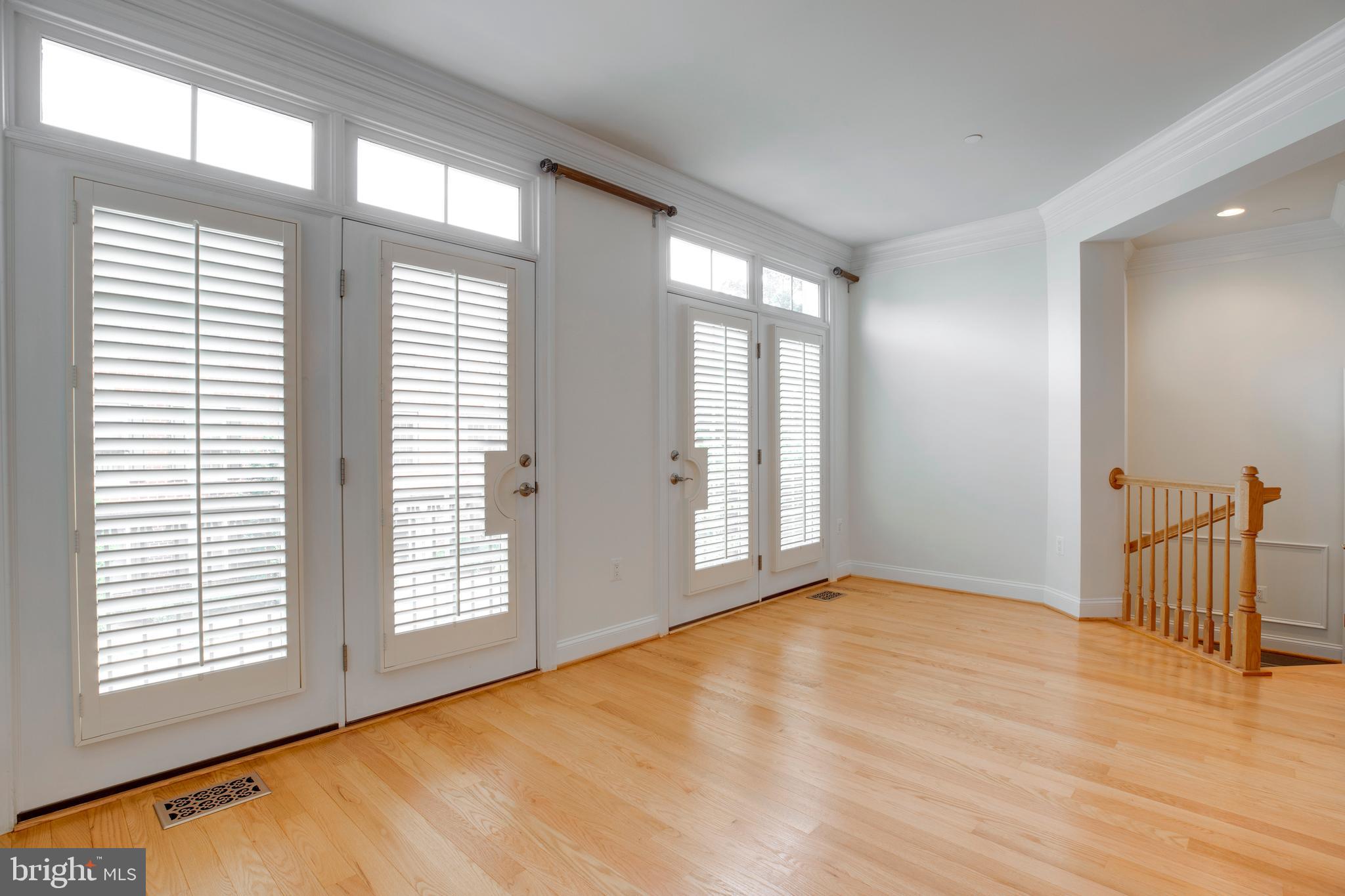 7025 LITTLE LEAF LINDEN LANE