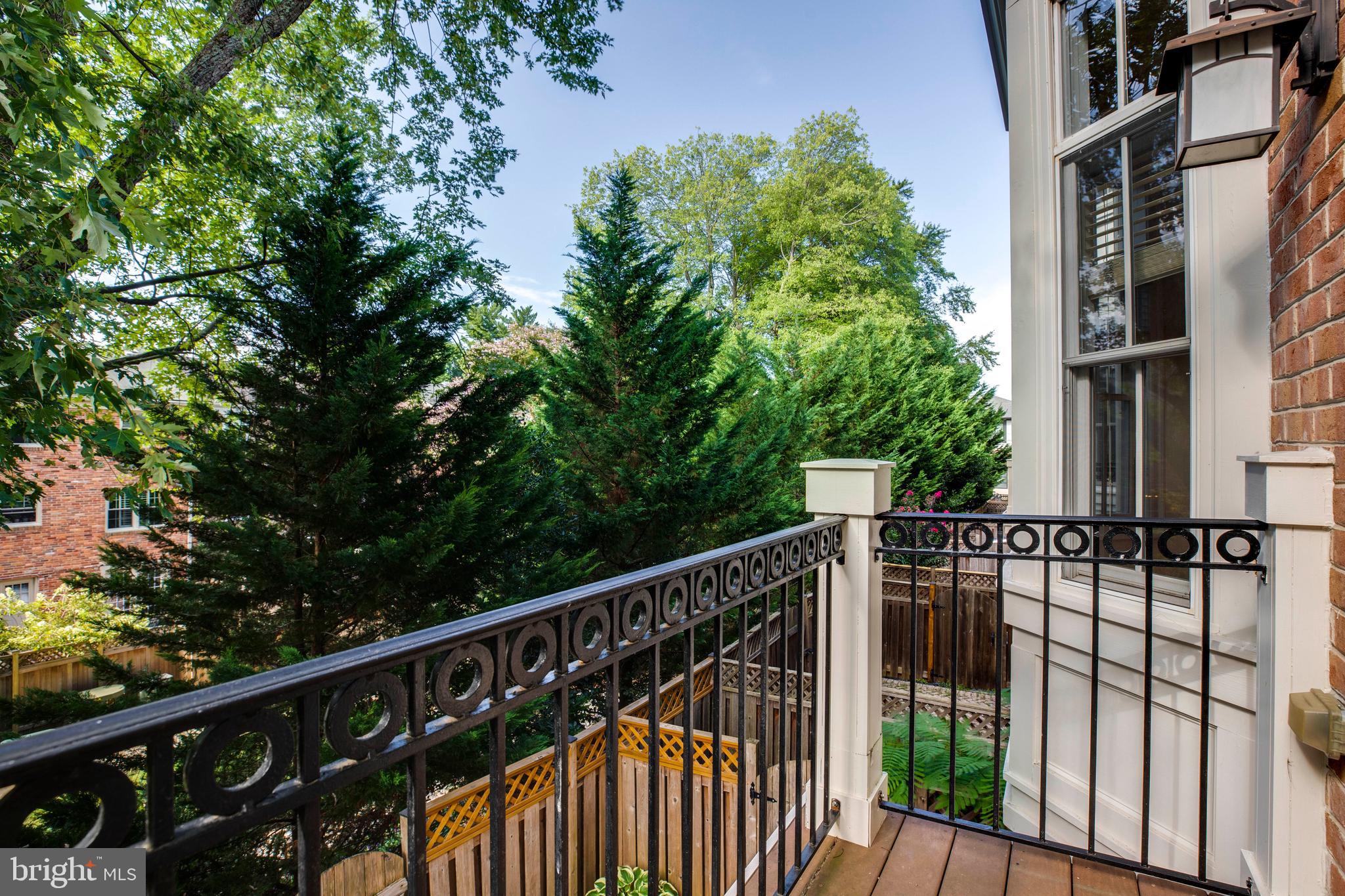 7025 LITTLE LEAF LINDEN LANE