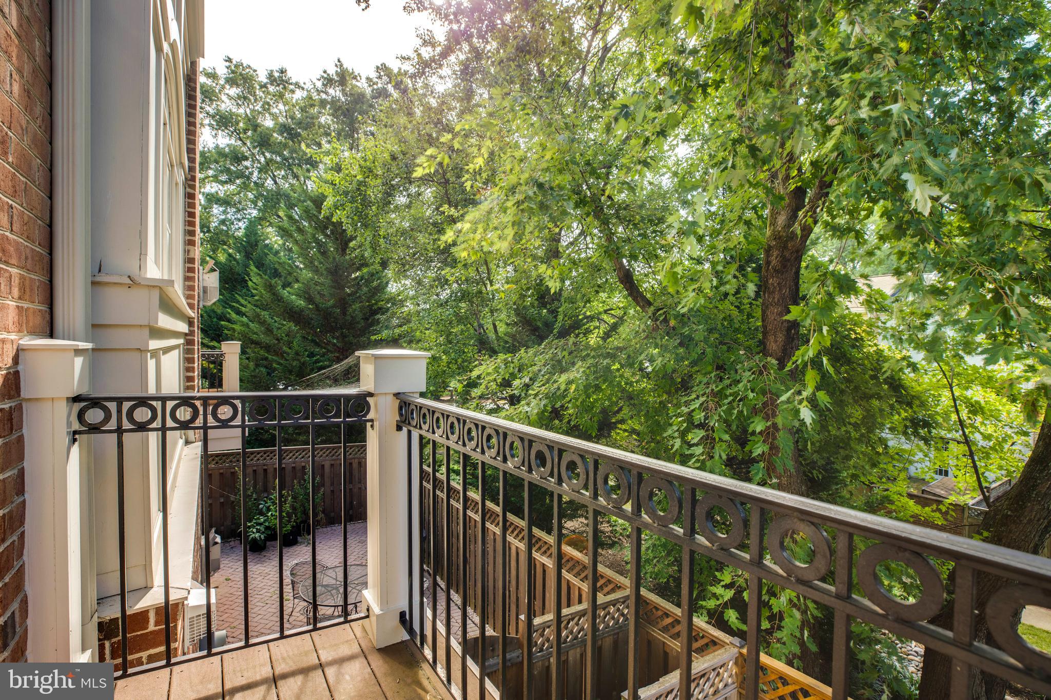 7025 LITTLE LEAF LINDEN LANE