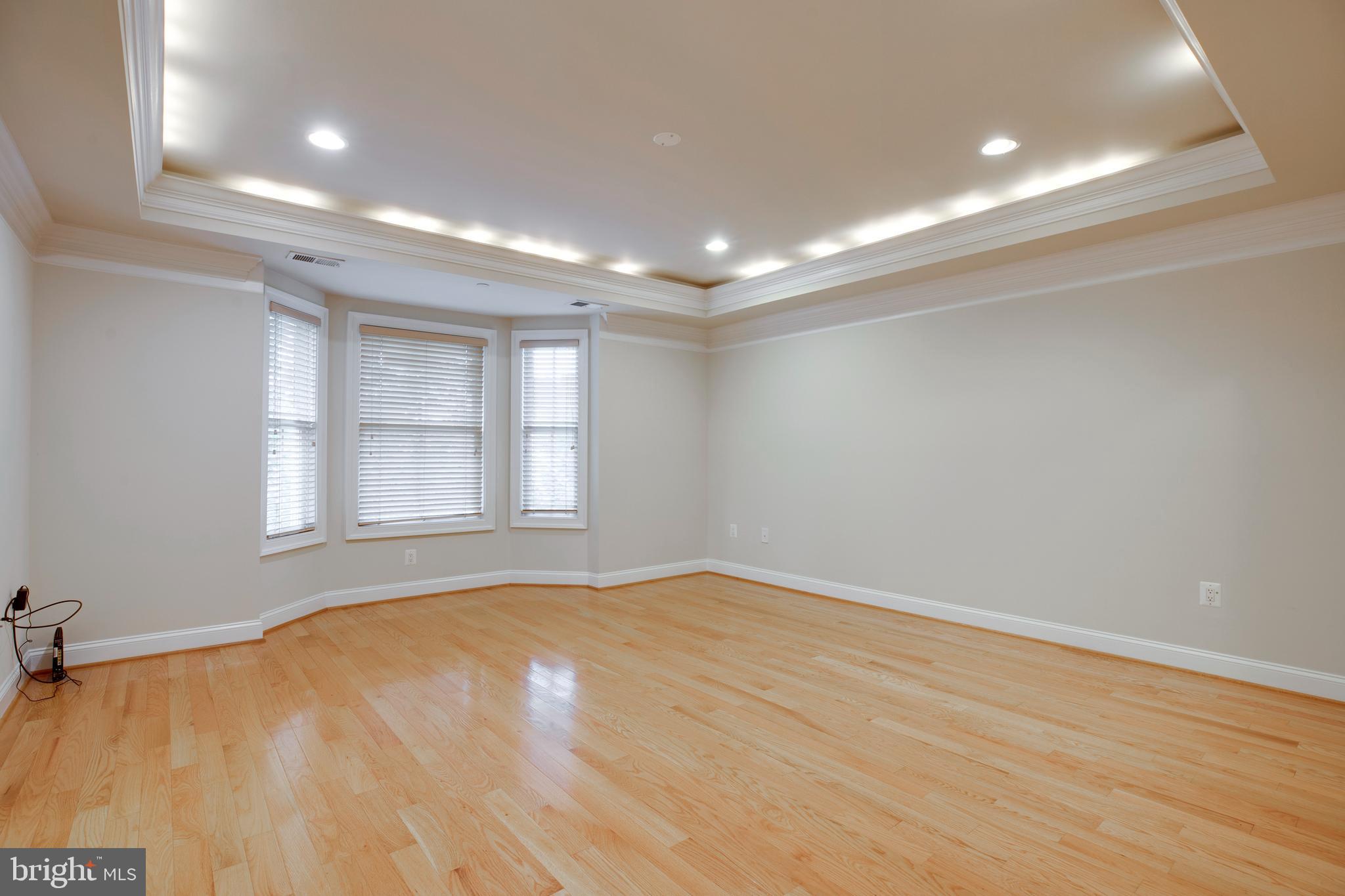 7025 LITTLE LEAF LINDEN LANE