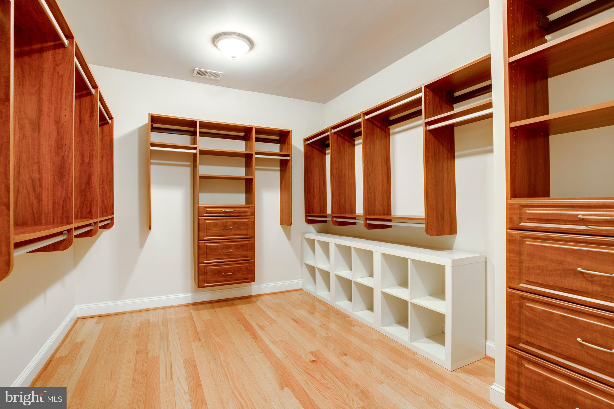 7025 LITTLE LEAF LINDEN LANE