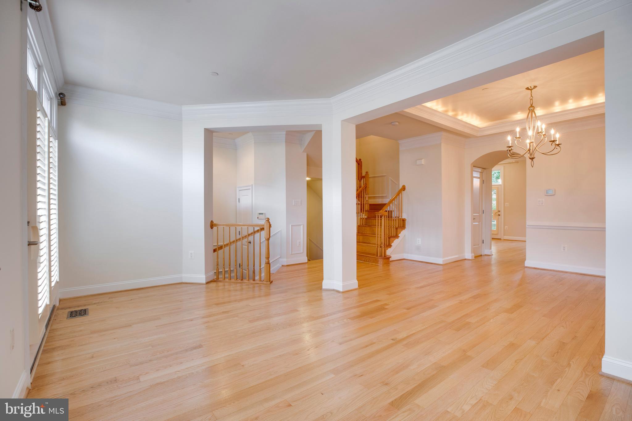 7025 LITTLE LEAF LINDEN LANE