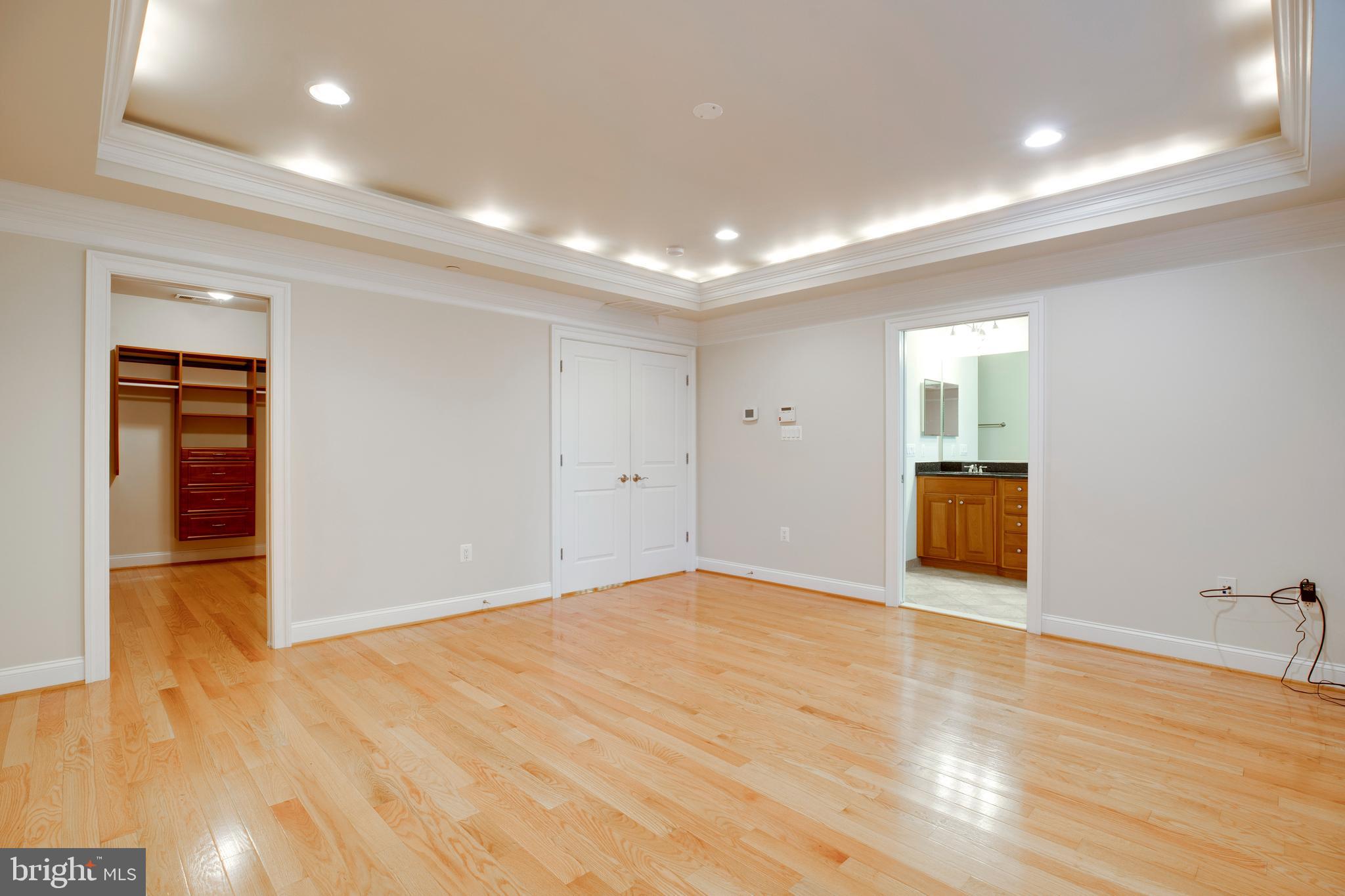 7025 LITTLE LEAF LINDEN LANE