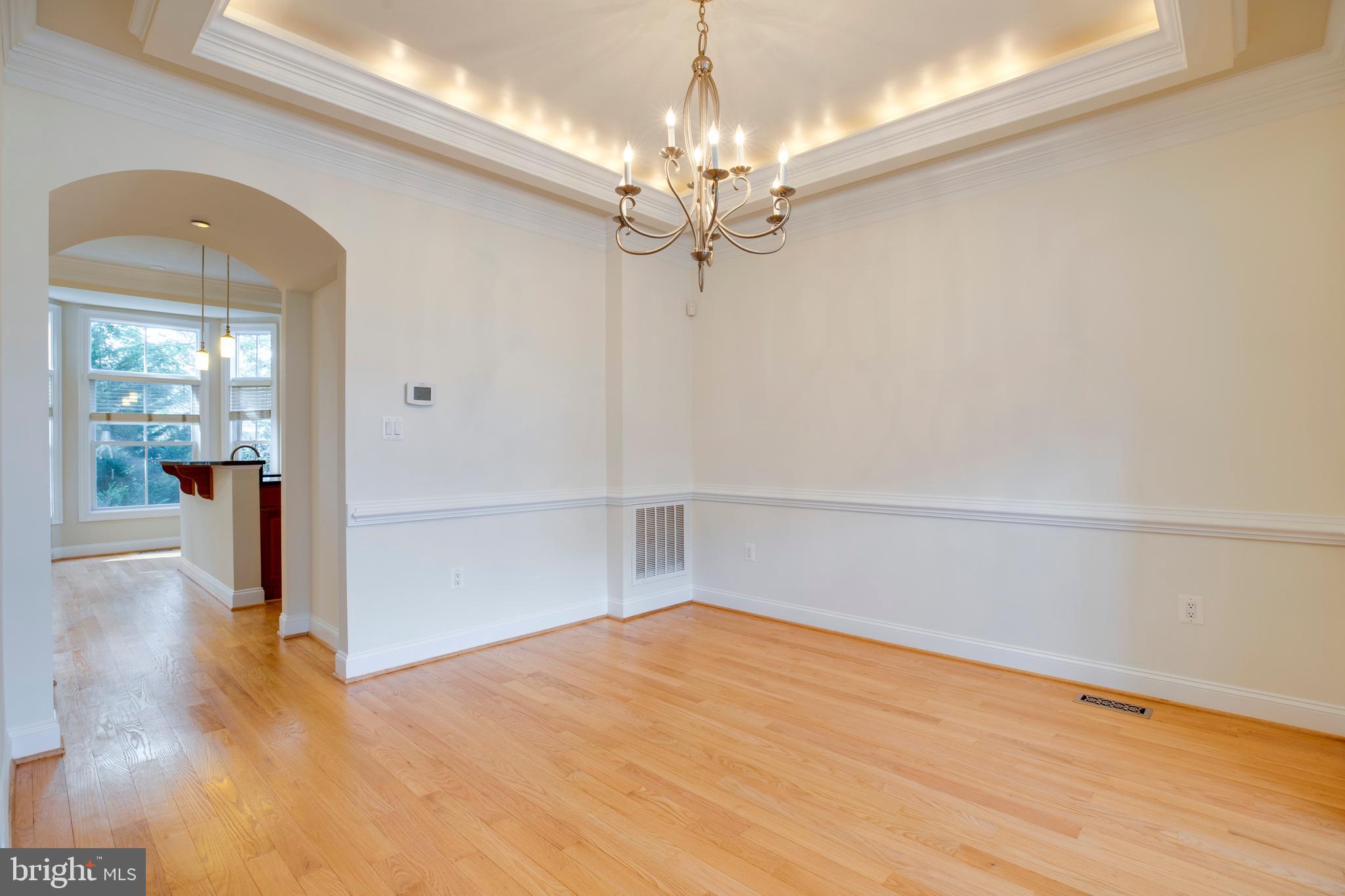 7025 LITTLE LEAF LINDEN LANE