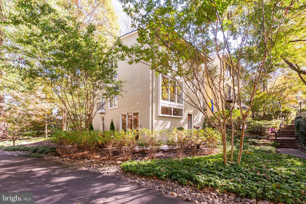 11464 ORCHARD LANE