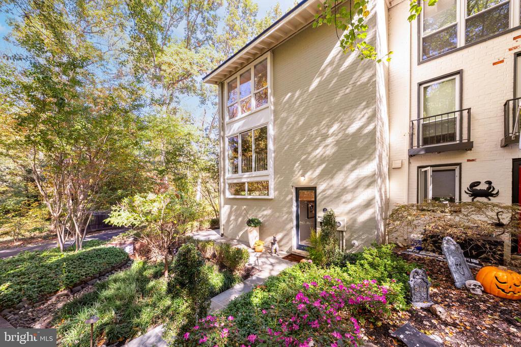 11464 ORCHARD LANE