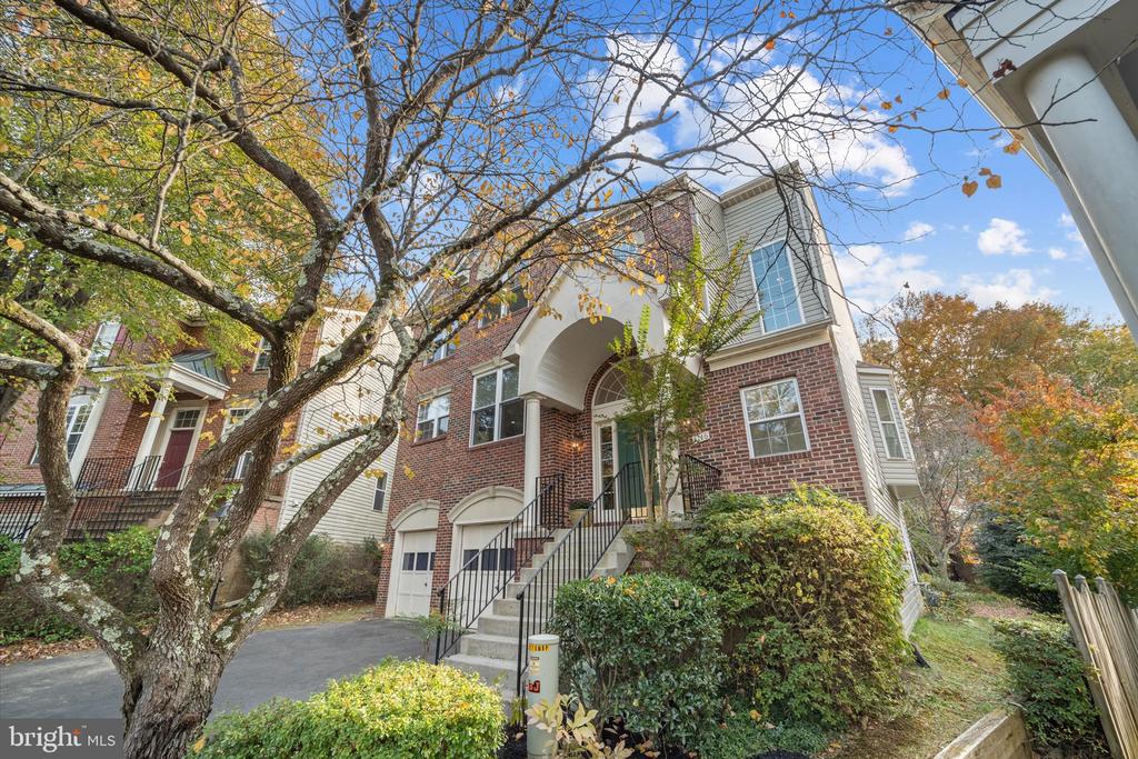3116 WHITE DAISY PLACE