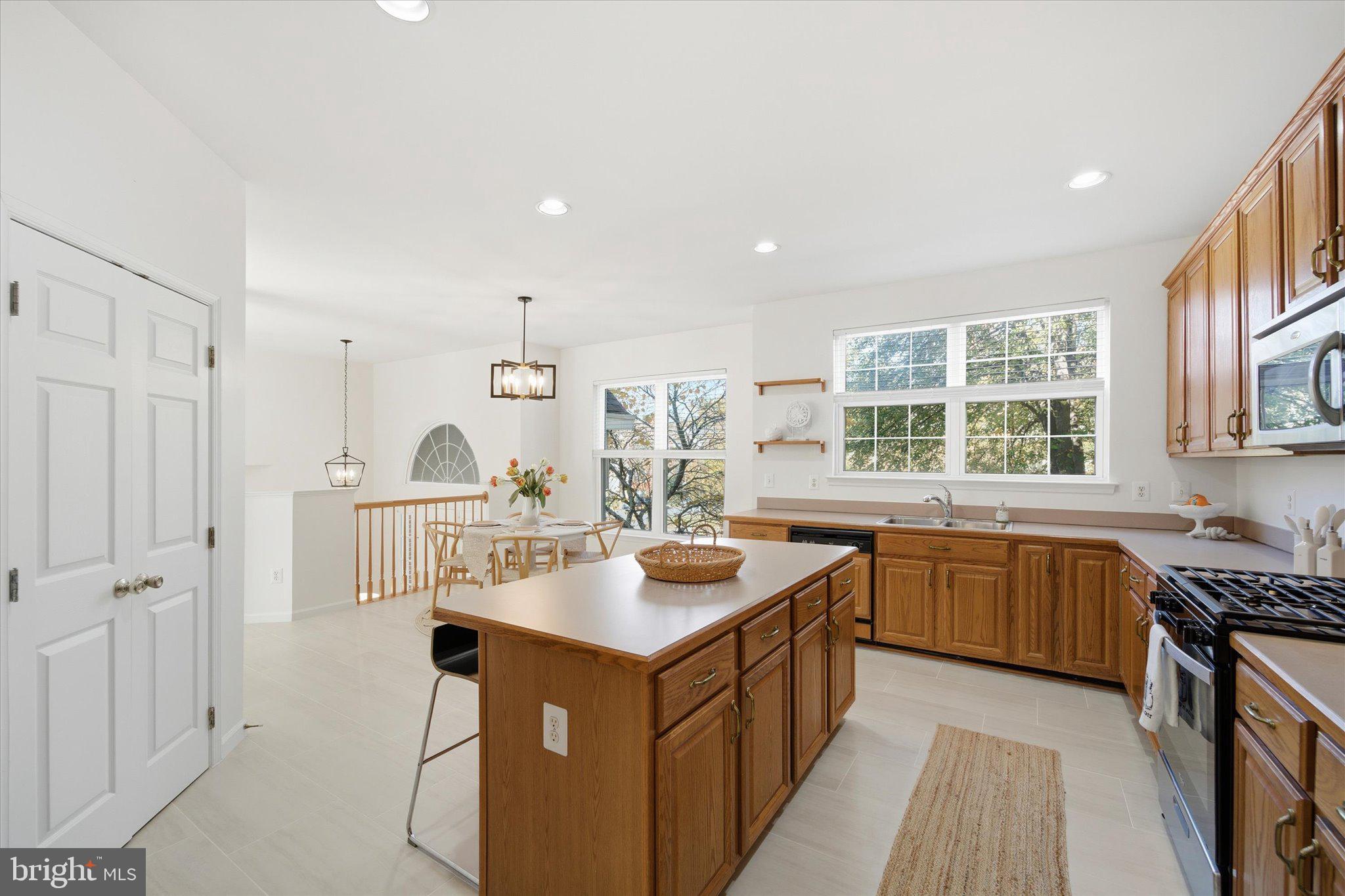 3116 WHITE DAISY PLACE