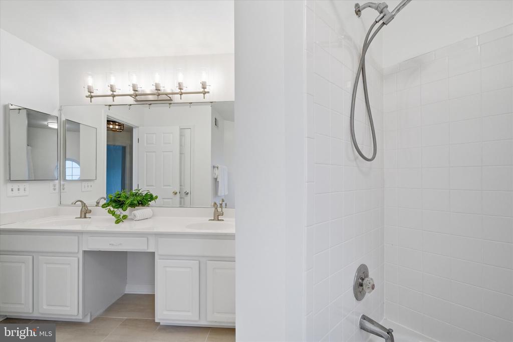 3116 WHITE DAISY PLACE