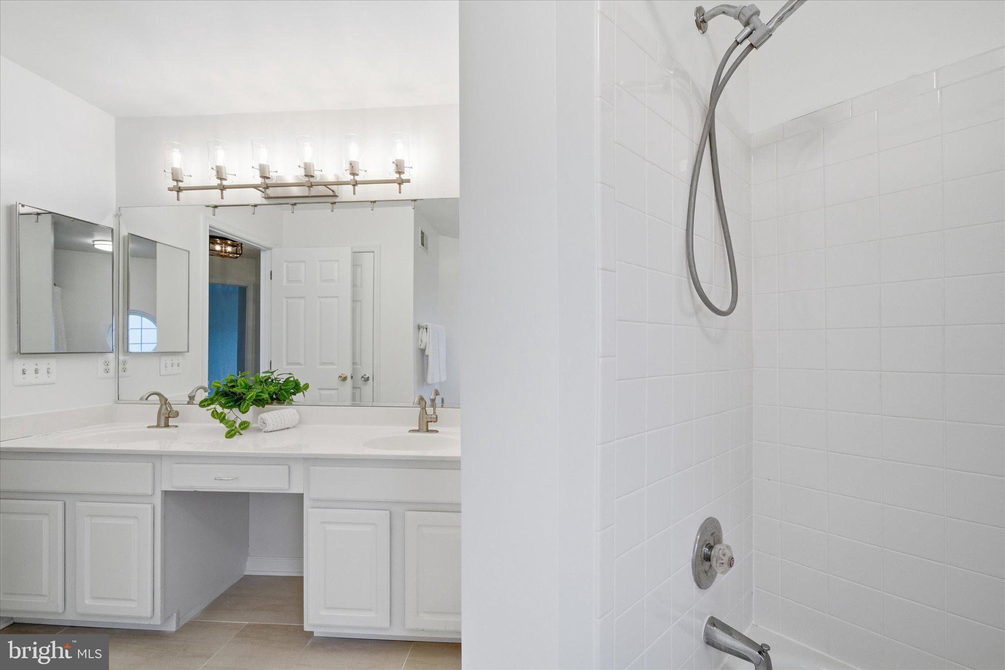 3116 WHITE DAISY PLACE