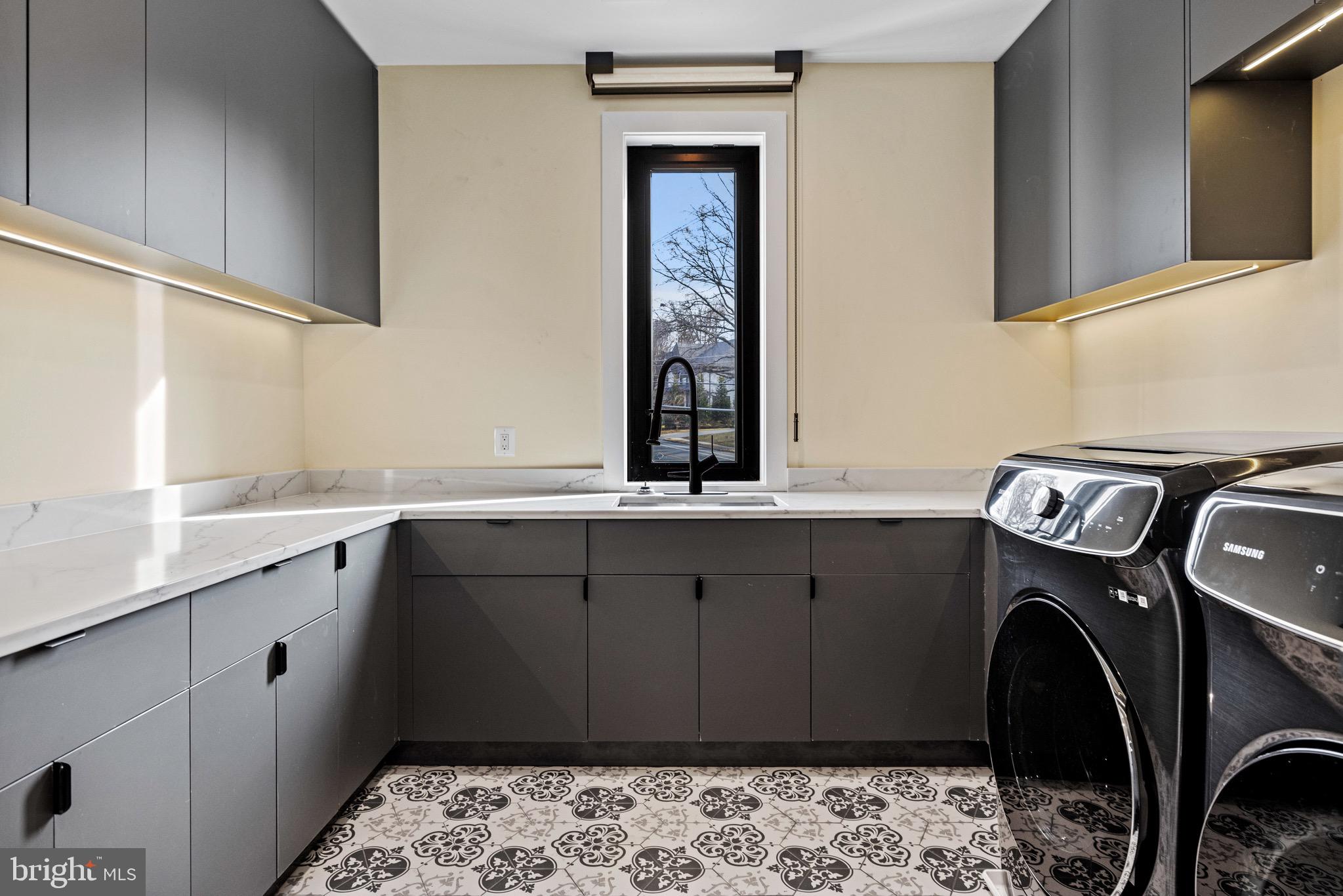 1573 WESTMORELAND STREET