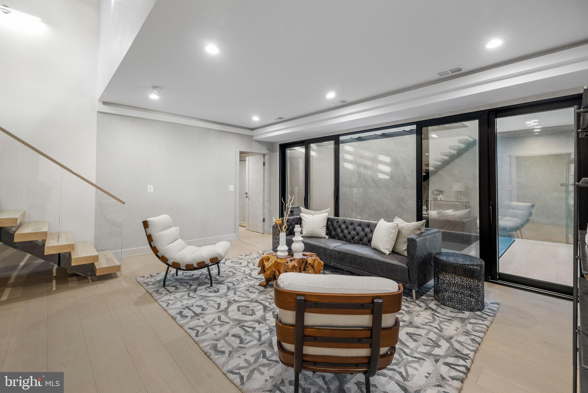 1573 WESTMORELAND STREET