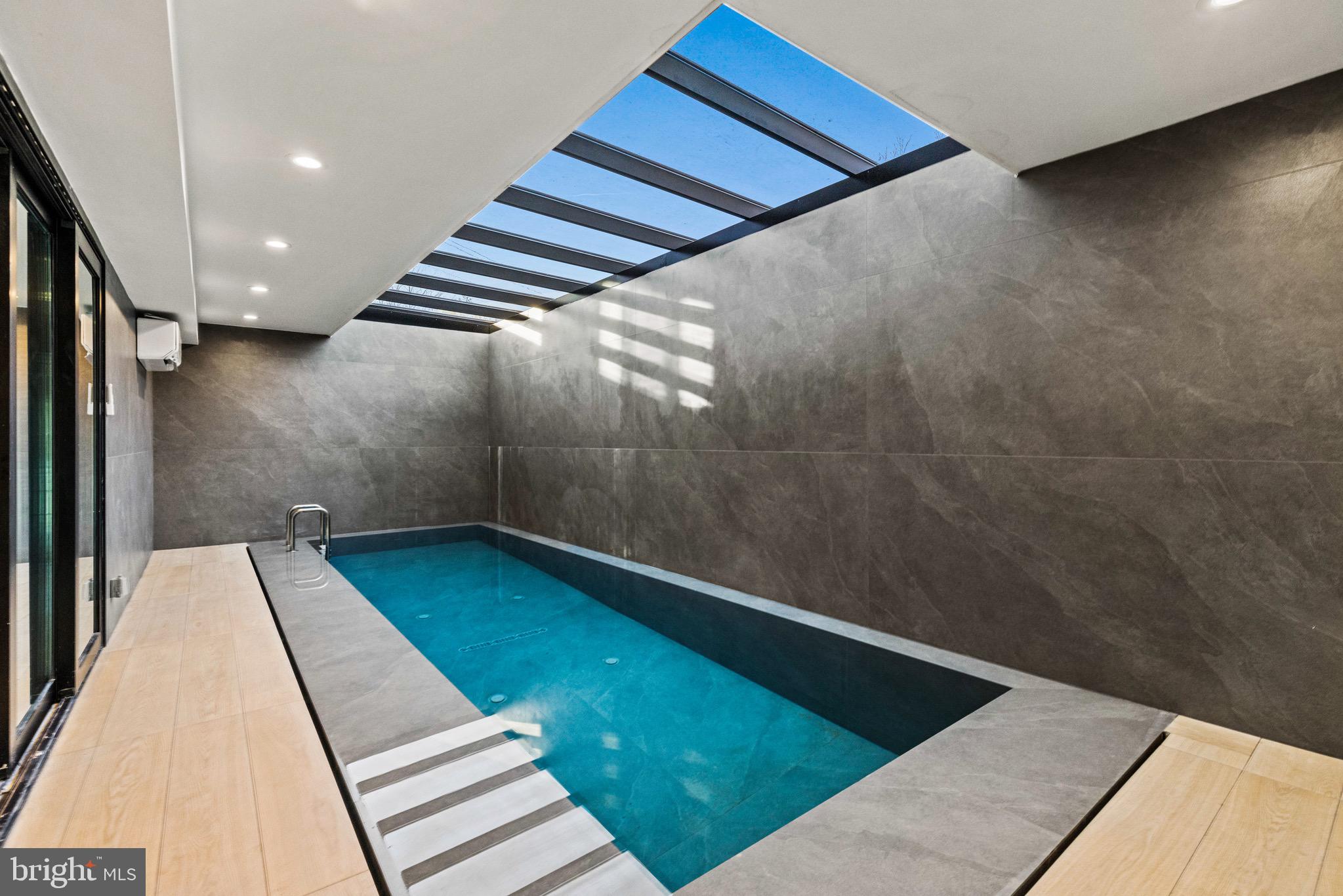 1573 WESTMORELAND STREET