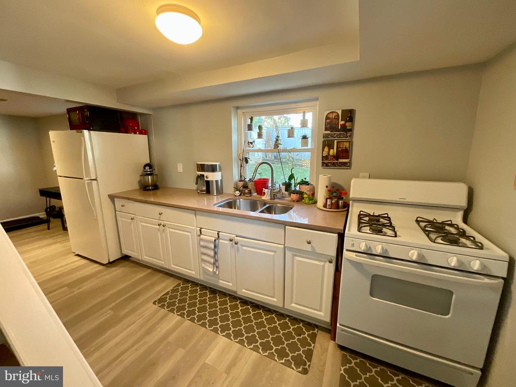 6822 DONAHUE COURT