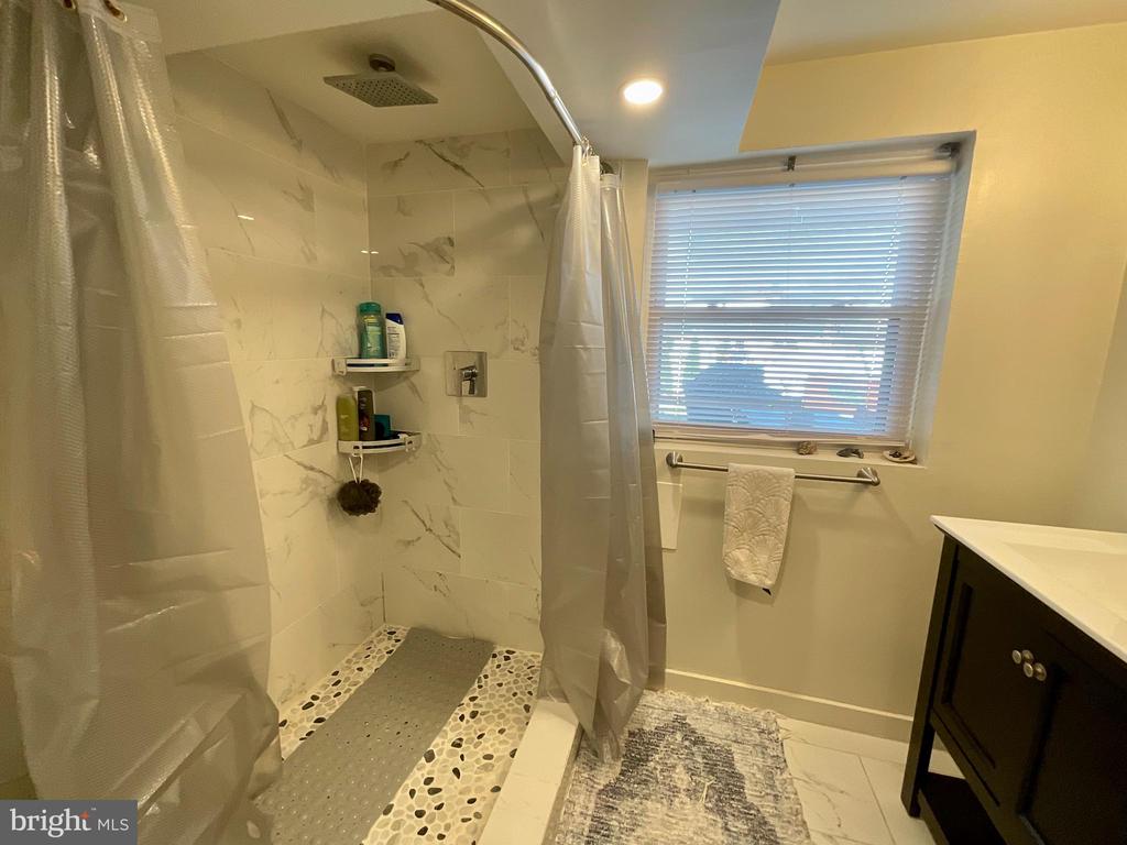 6822 DONAHUE COURT