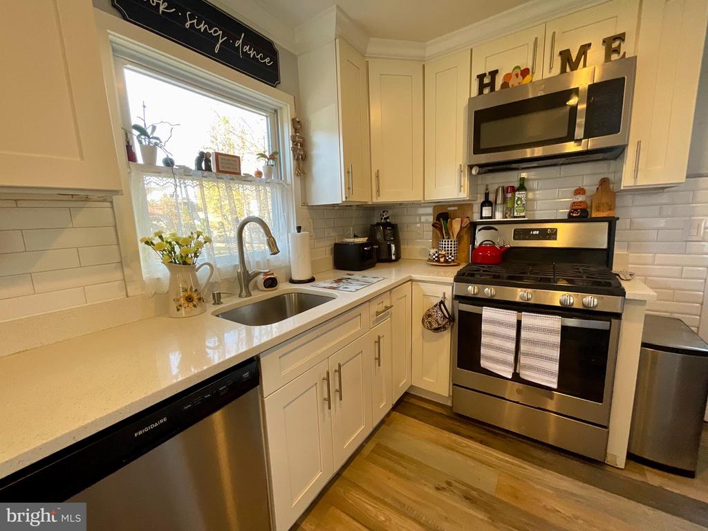 6822 DONAHUE COURT