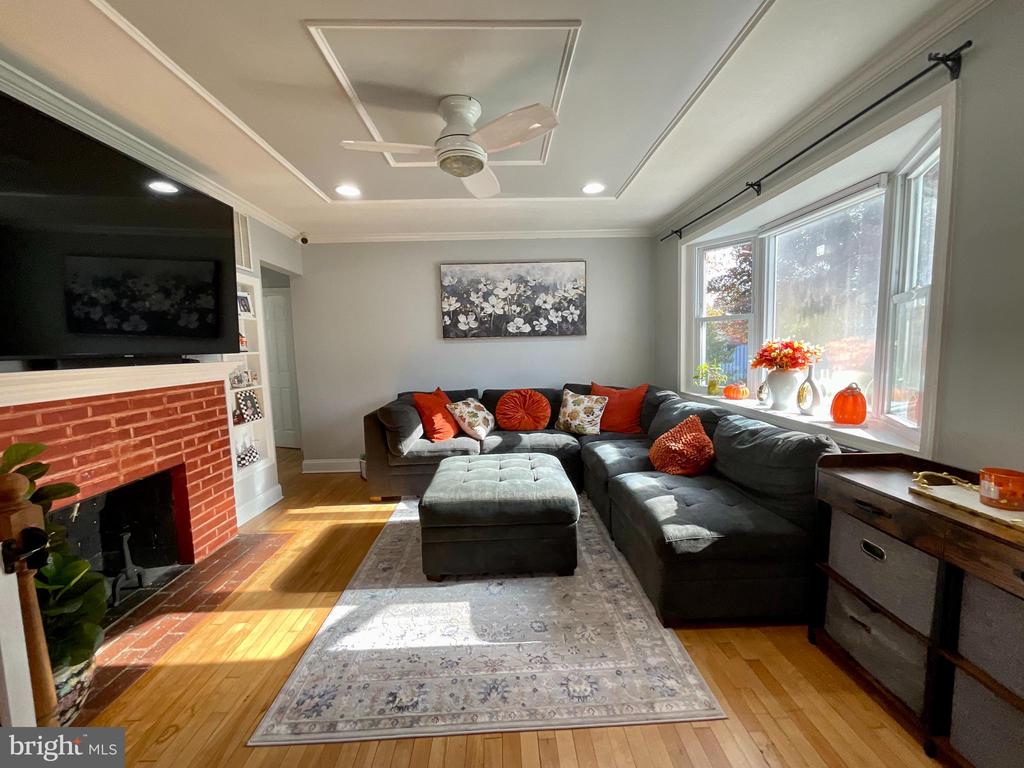 6822 DONAHUE COURT