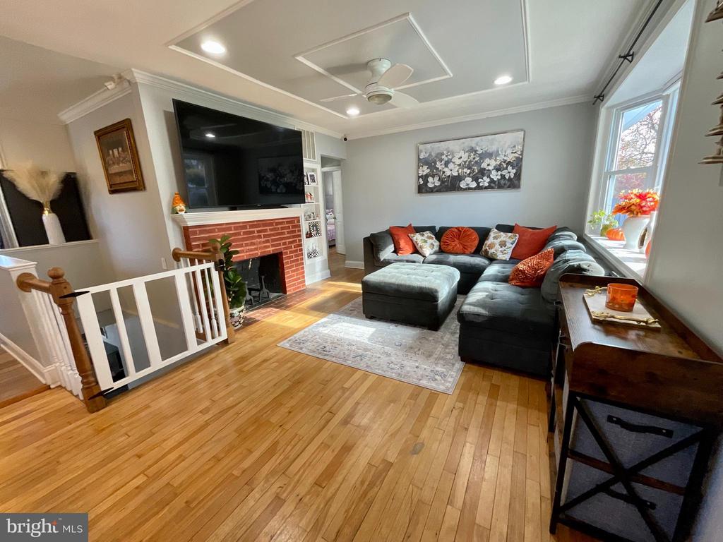 6822 DONAHUE COURT