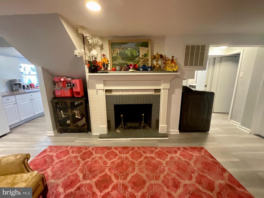6822 DONAHUE COURT