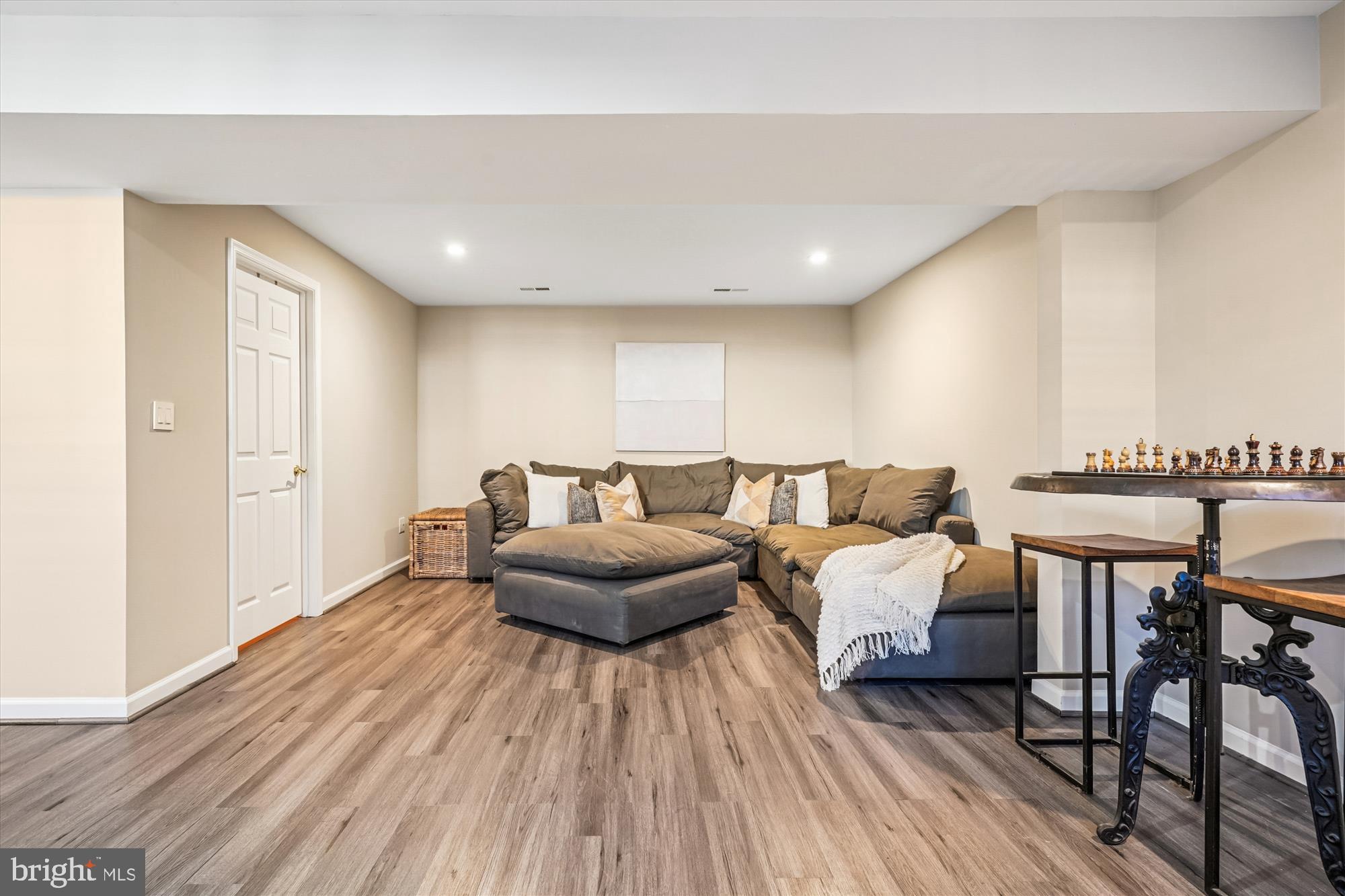 9016 GREYLOCK STREET