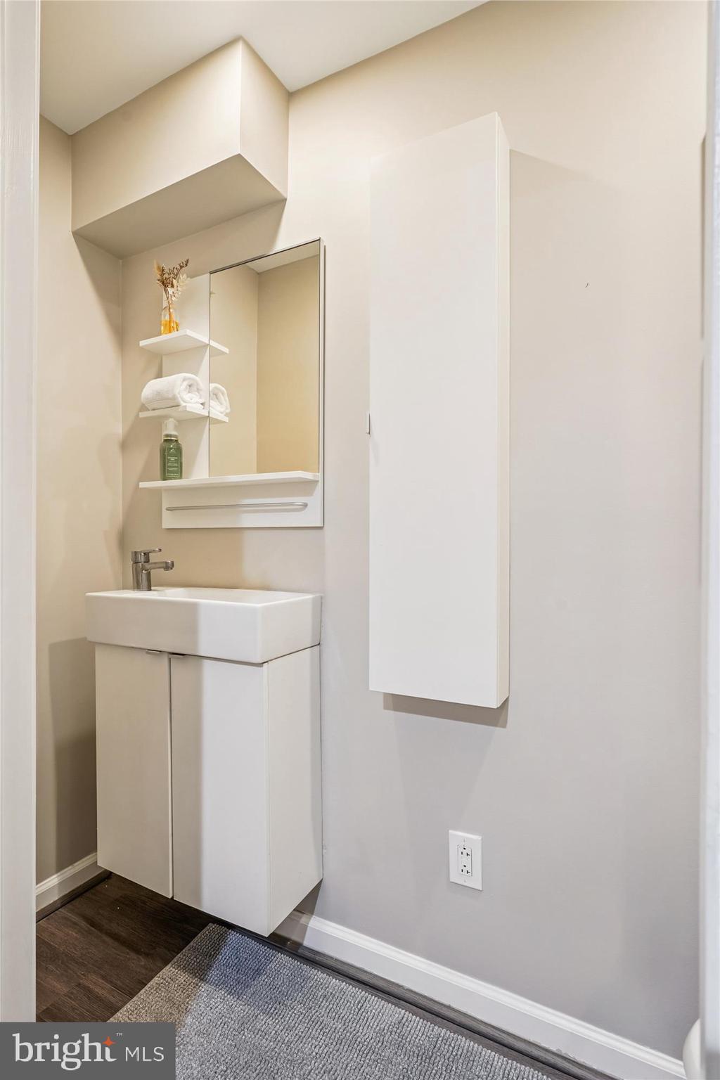 9016 GREYLOCK STREET