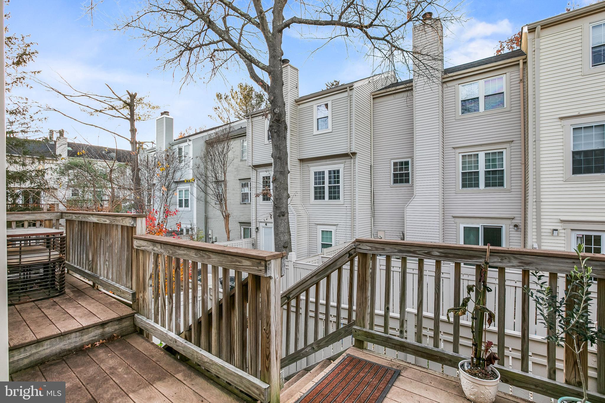 2418 RIDGEHAMPTON COURT