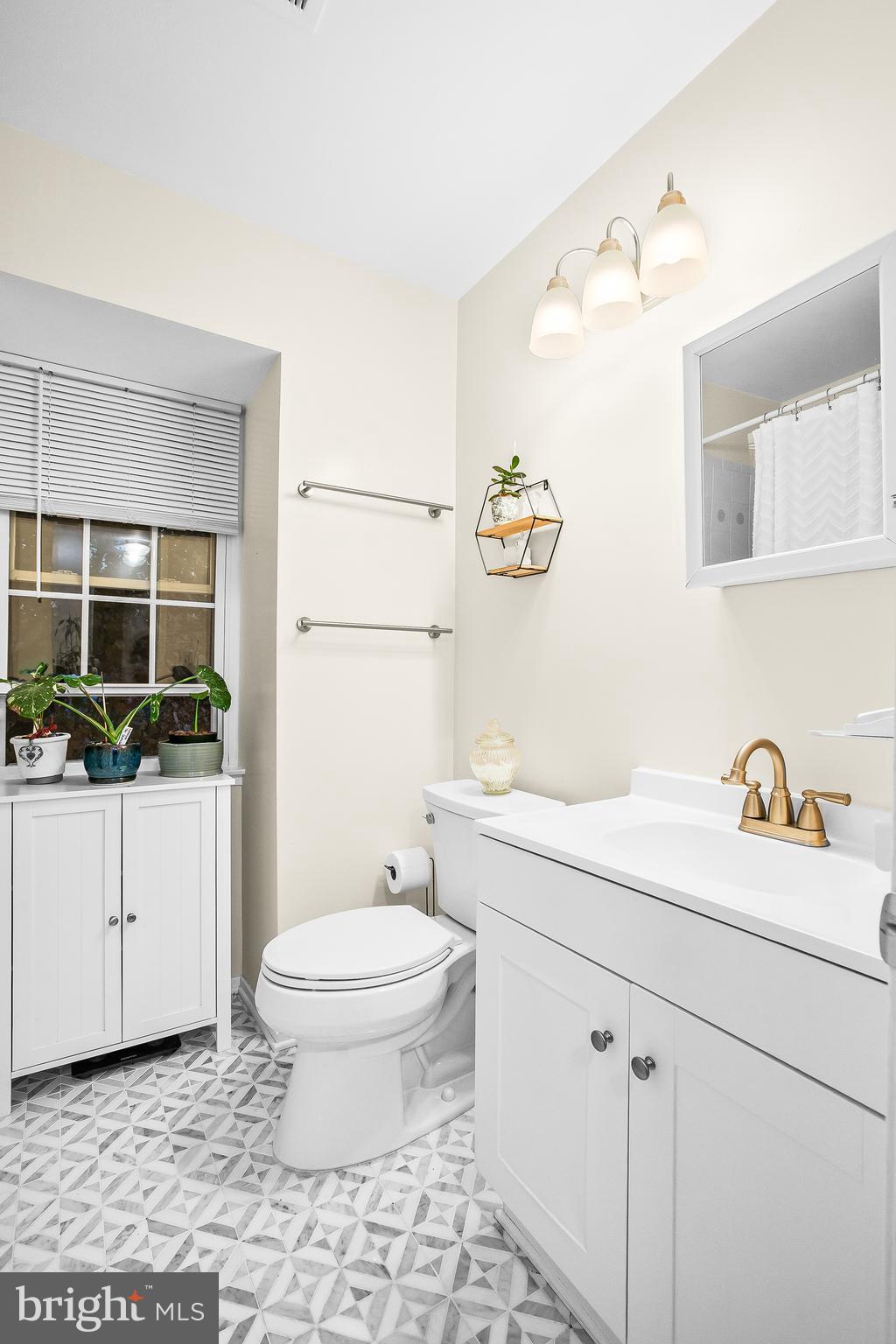 2418 RIDGEHAMPTON COURT