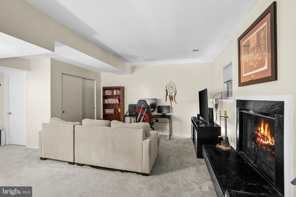 2418 RIDGEHAMPTON COURT
