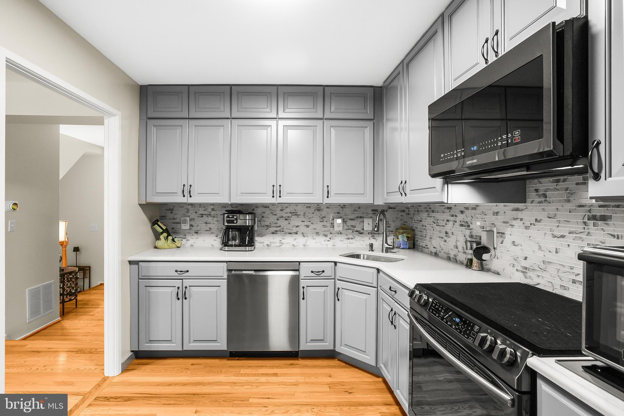 2418 RIDGEHAMPTON COURT