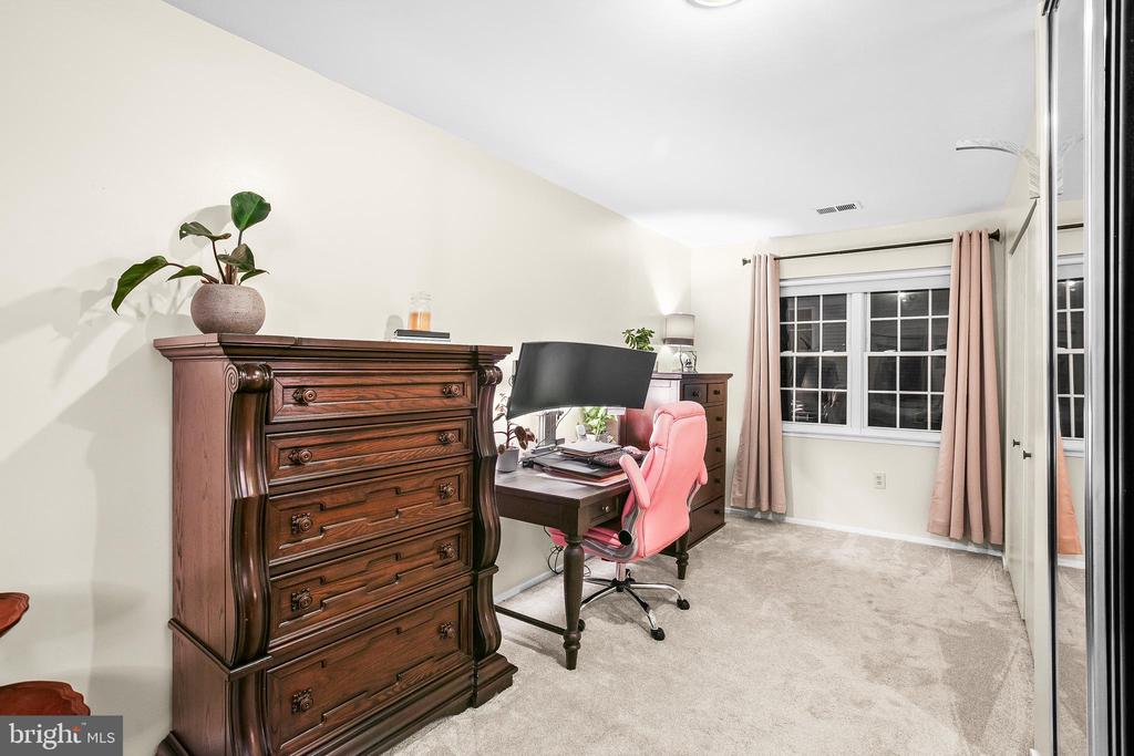 2418 RIDGEHAMPTON COURT