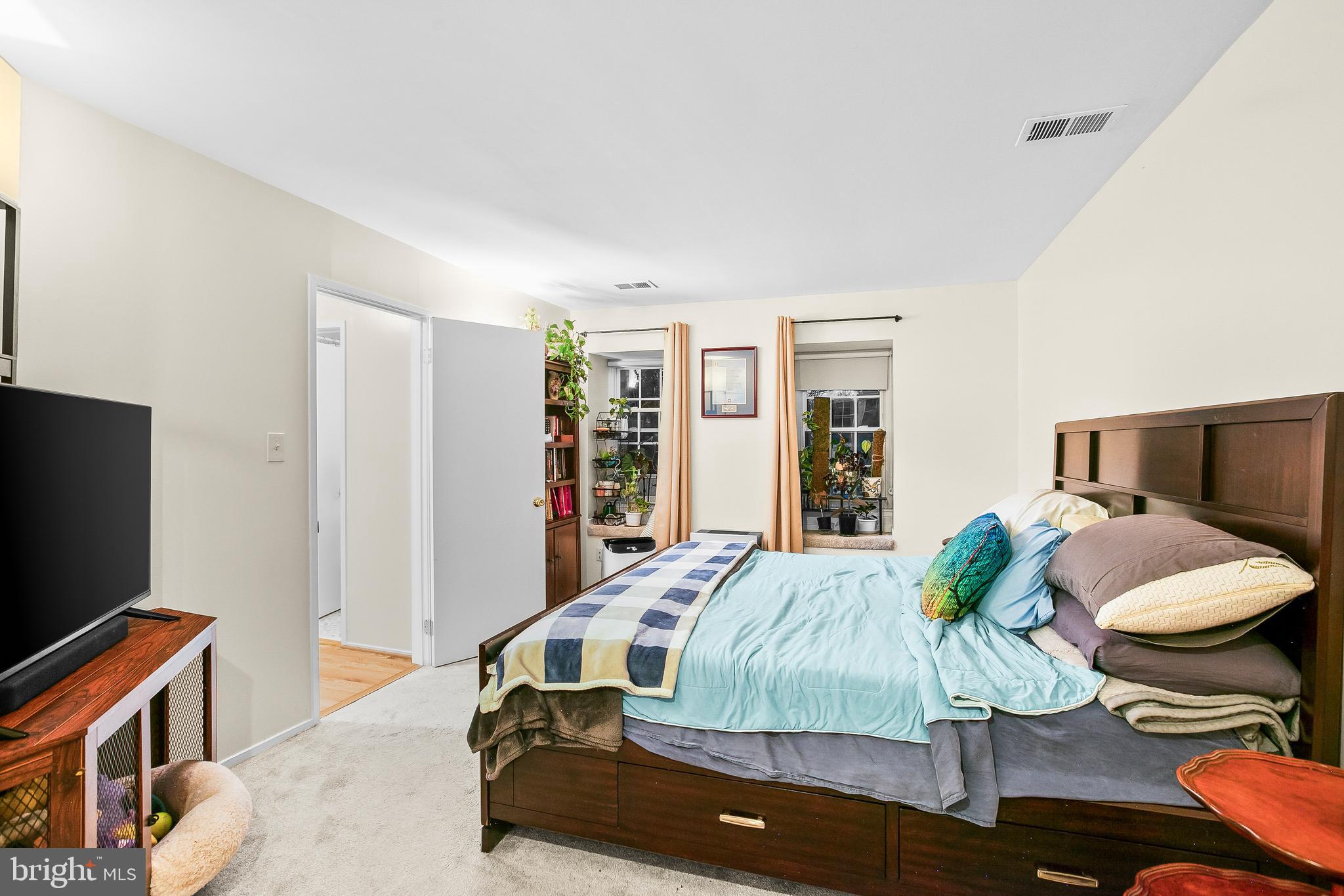 2418 RIDGEHAMPTON COURT