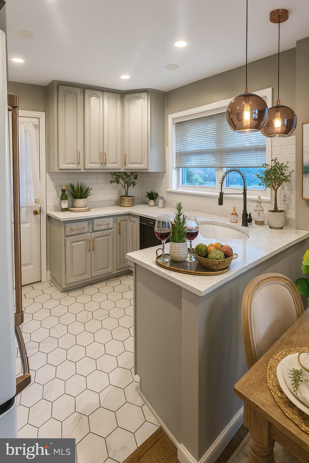 6726 S KINGS HIGHWAY