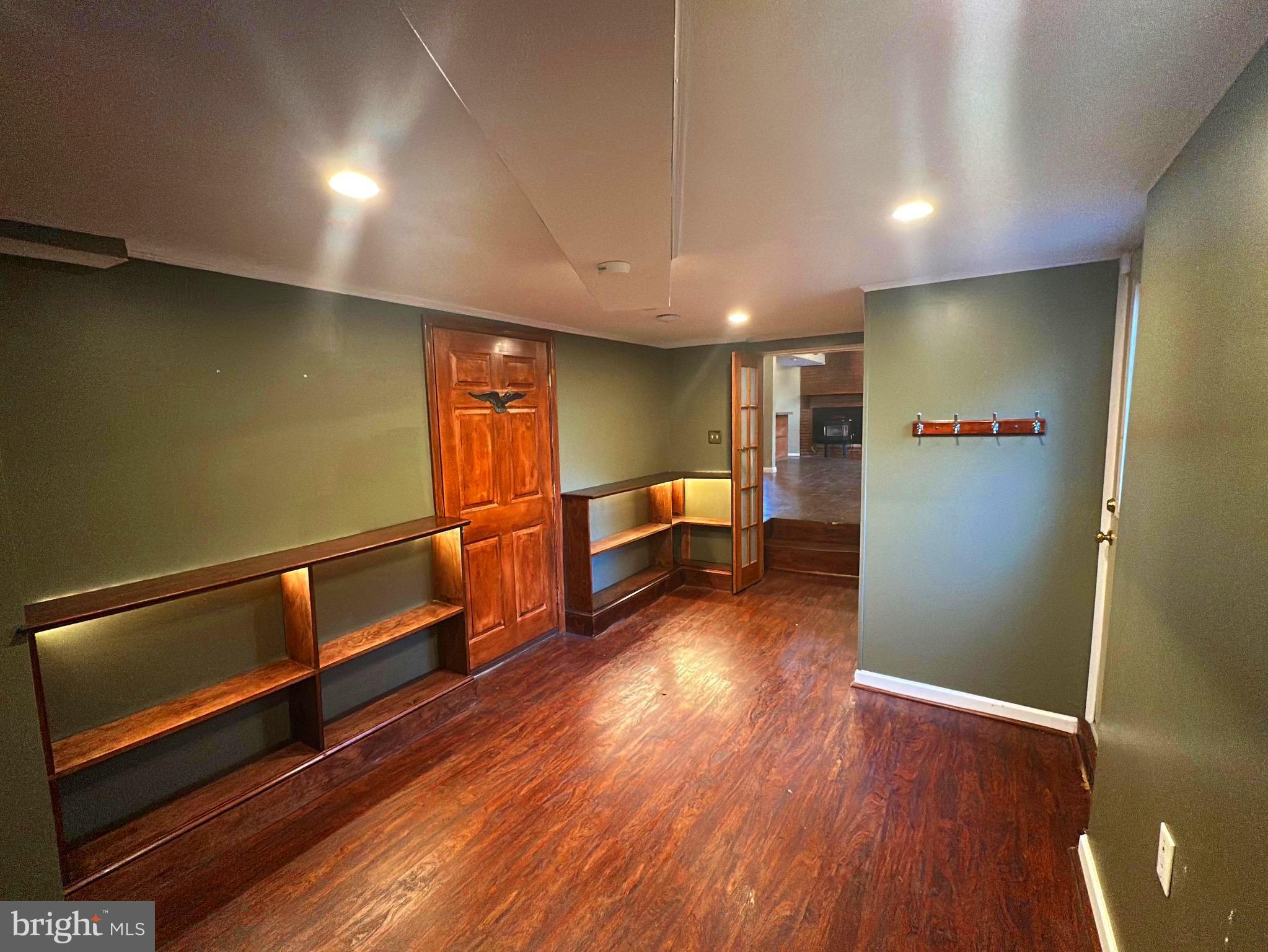 6726 S KINGS HIGHWAY