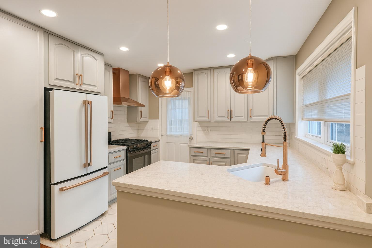 6726 S KINGS HIGHWAY