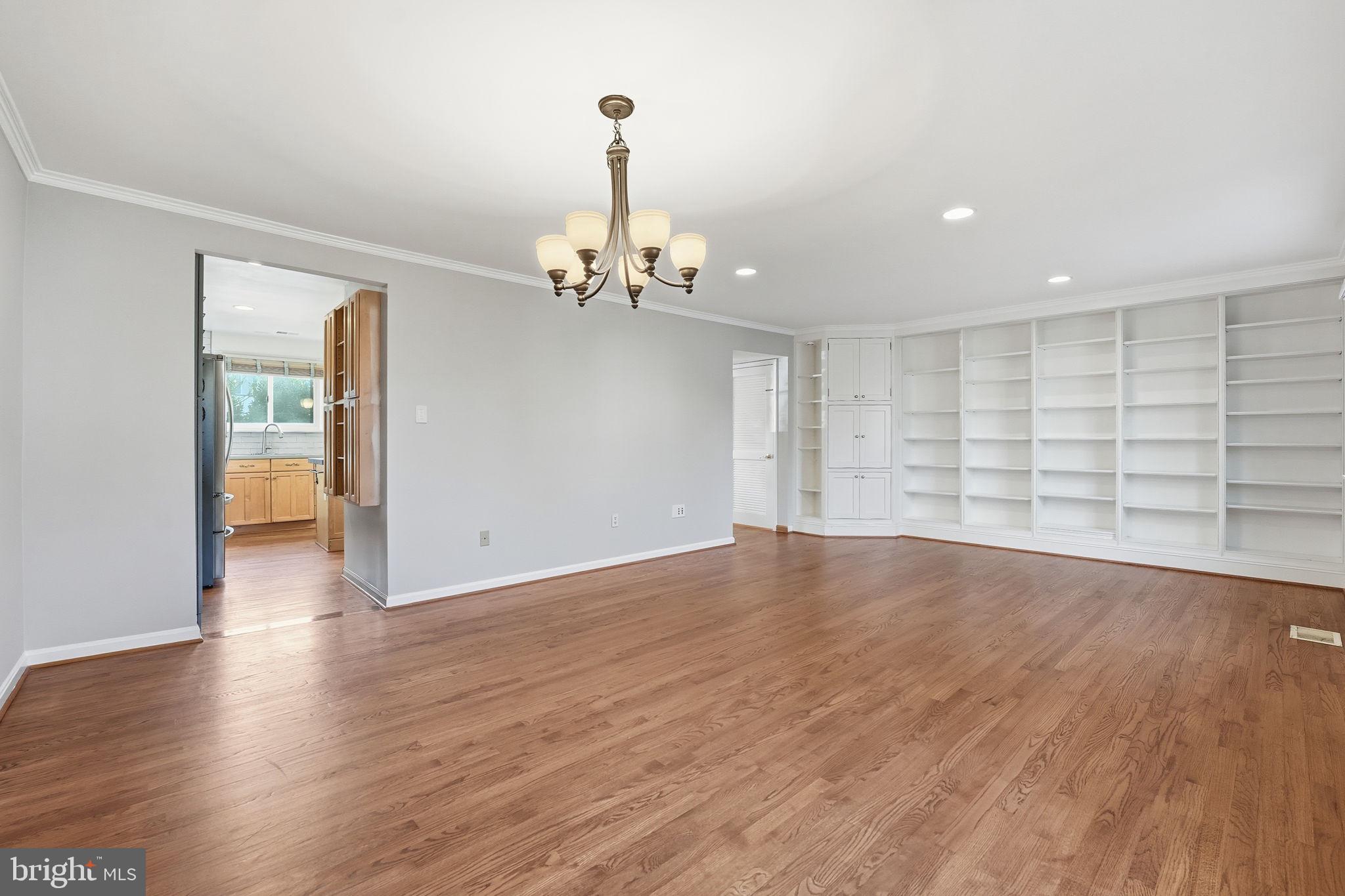 1528 GOLDENRAIN COURT