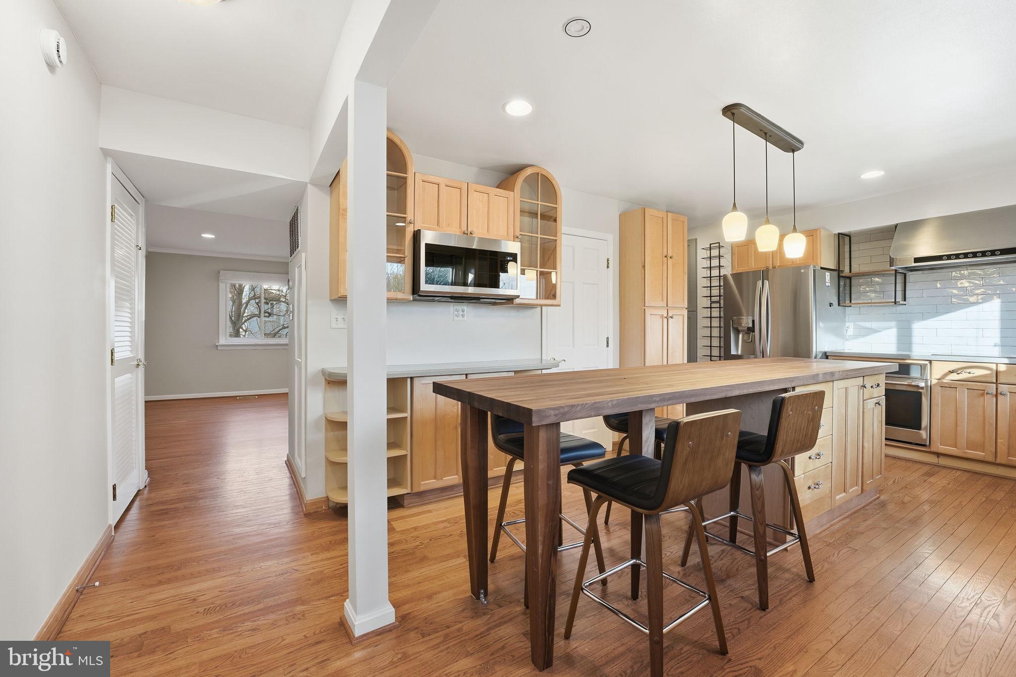 1528 GOLDENRAIN COURT