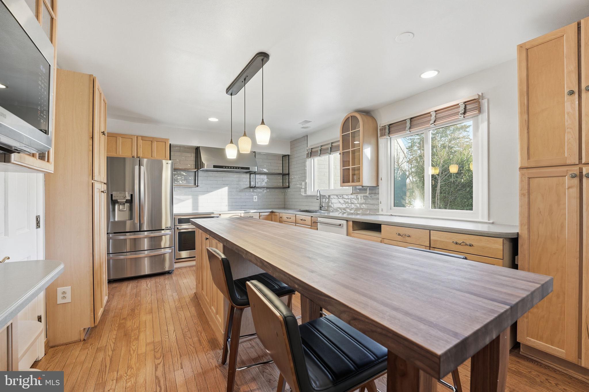 1528 GOLDENRAIN COURT