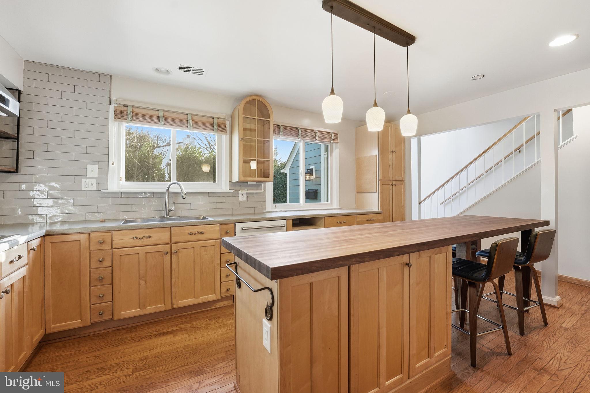 1528 GOLDENRAIN COURT