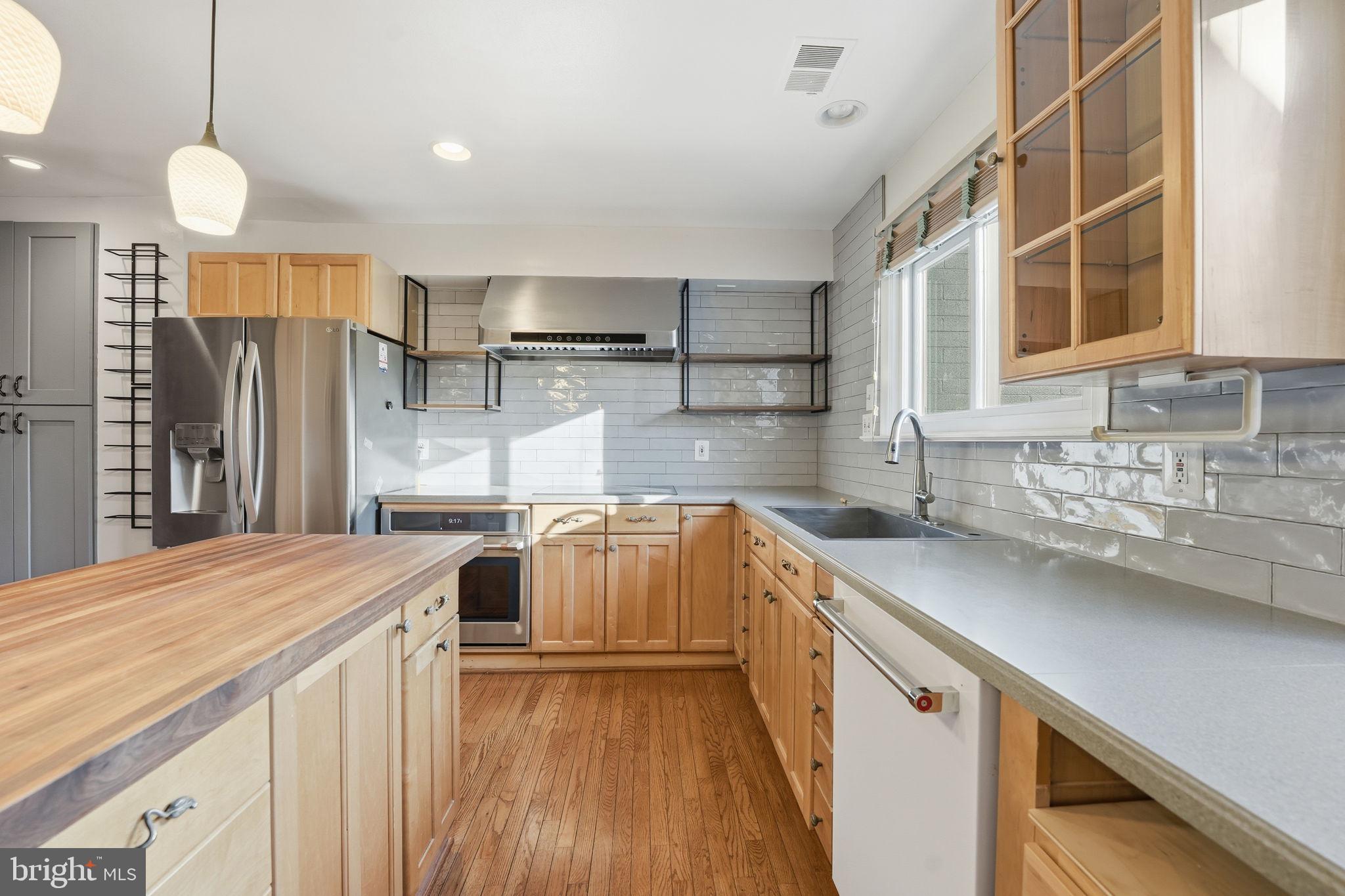 1528 GOLDENRAIN COURT