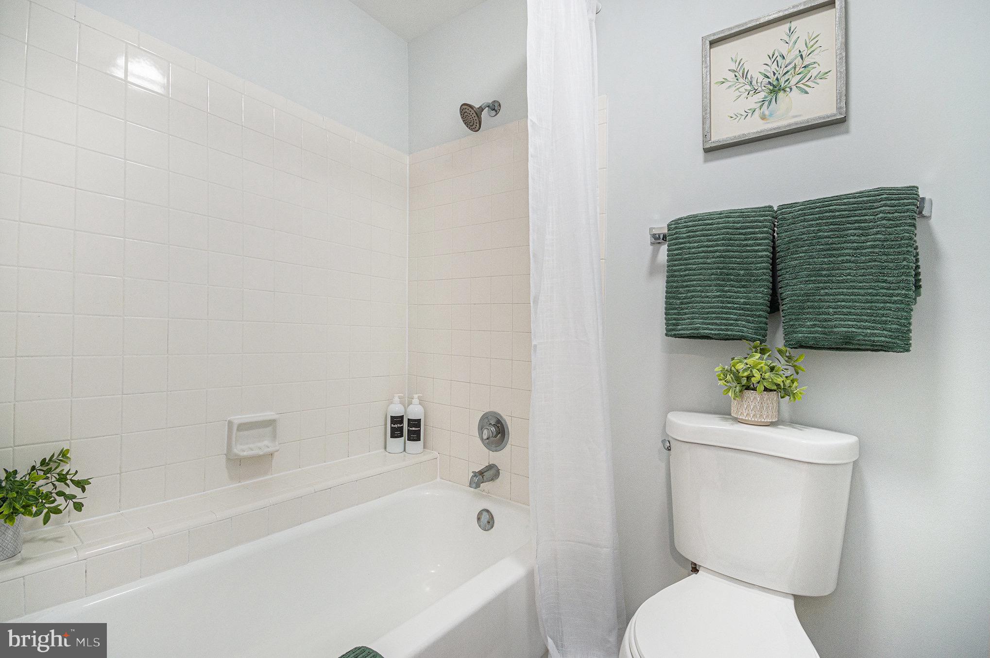 4561 INTERLACHEN COURT F F