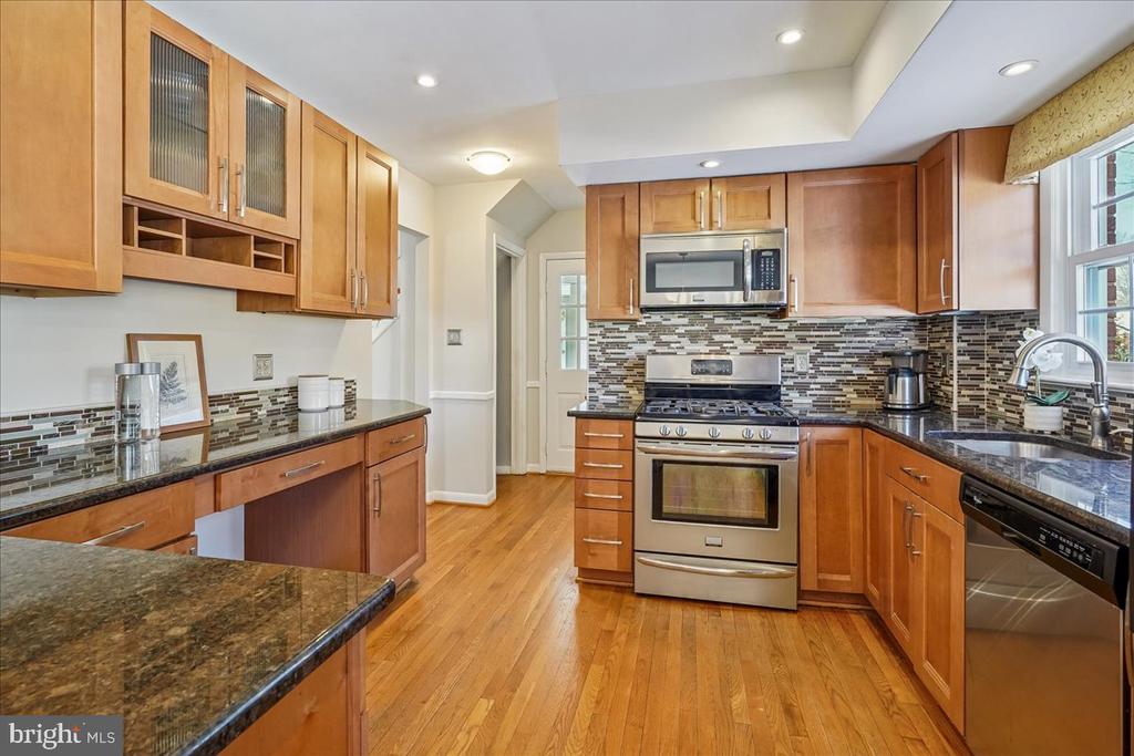 2412 CAVENDISH DRIVE
