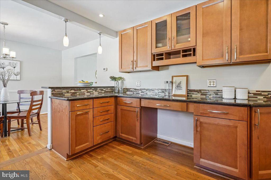 2412 CAVENDISH DRIVE
