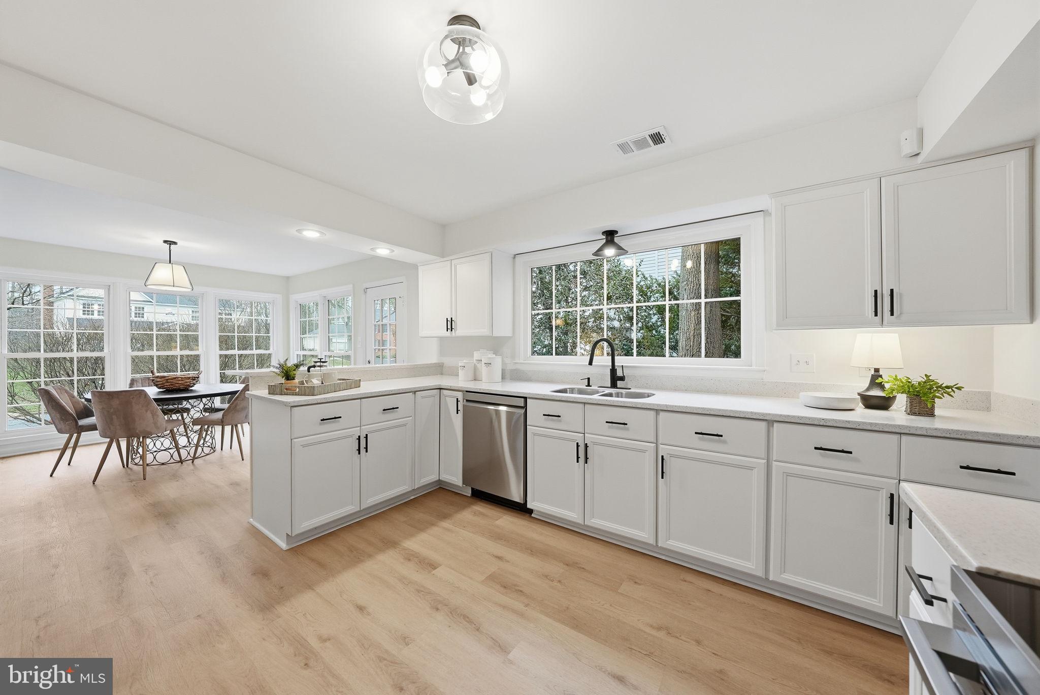 6112 SANDSTONE COURT