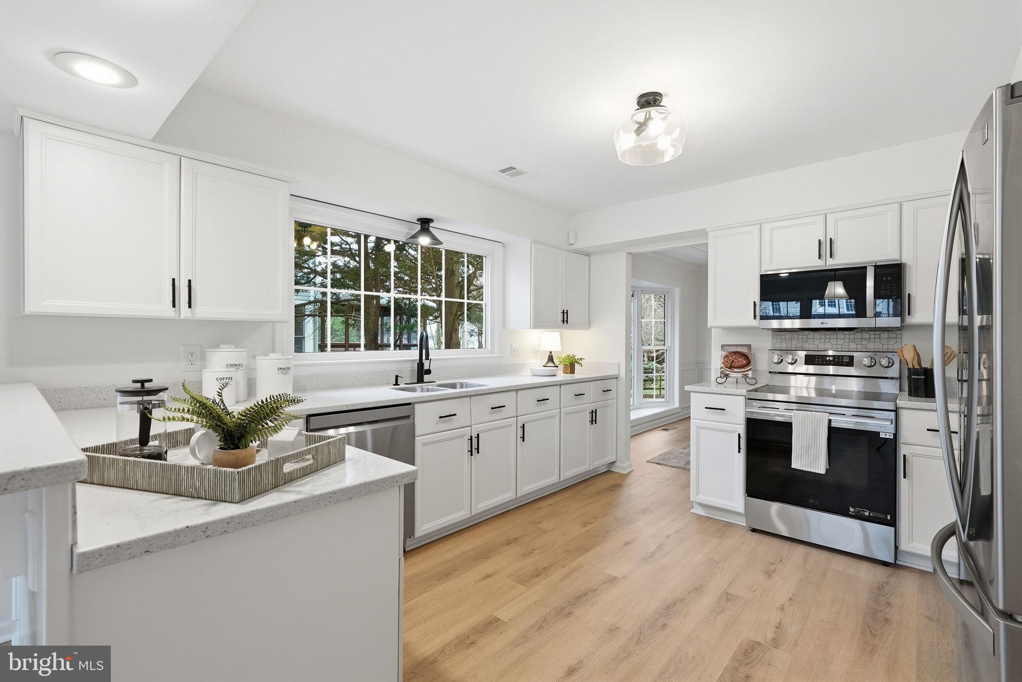 6112 SANDSTONE COURT