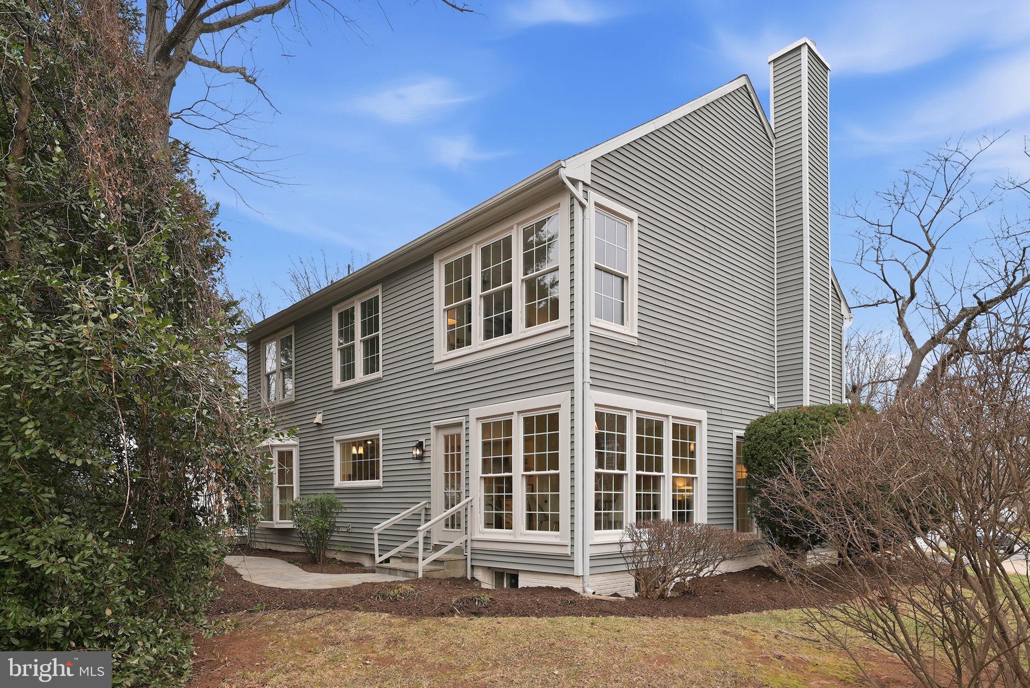 6112 SANDSTONE COURT