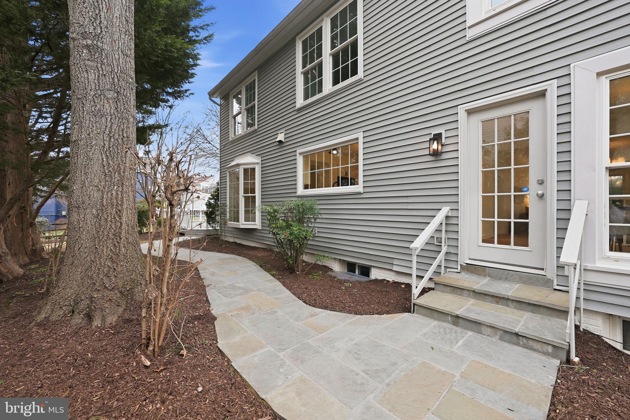 6112 SANDSTONE COURT