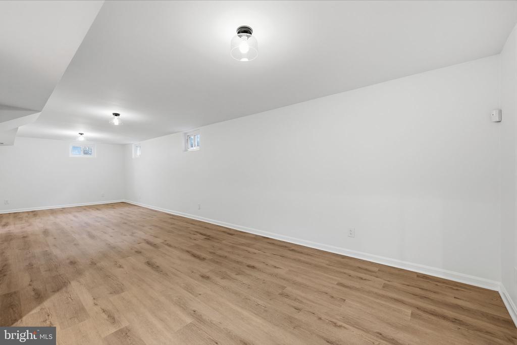 6112 SANDSTONE COURT