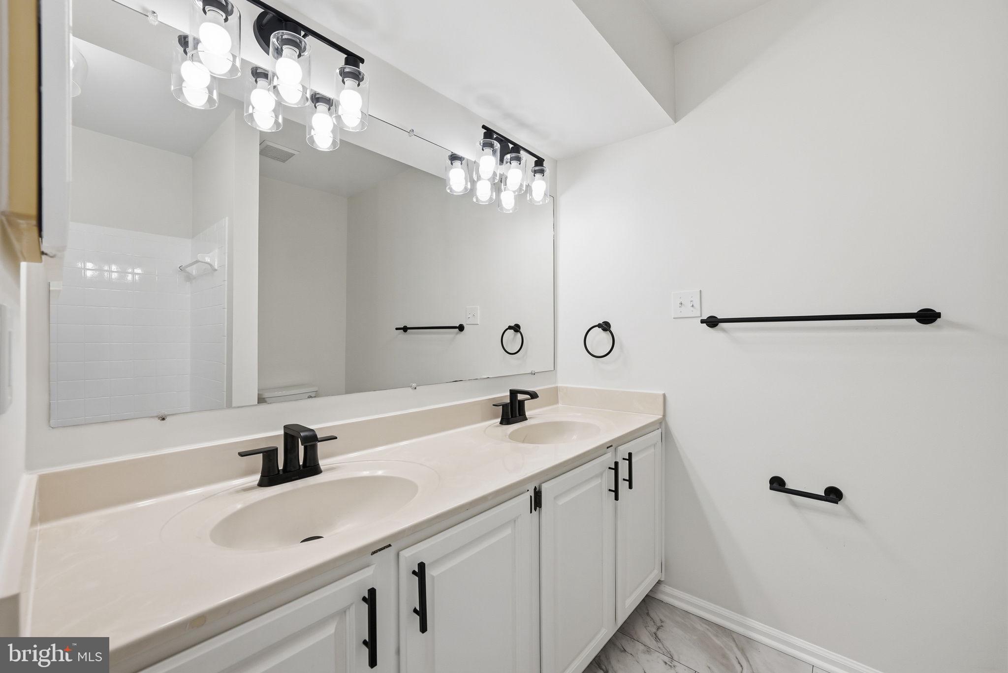 6112 SANDSTONE COURT