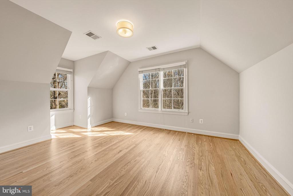 1609 BROOKSIDE ROAD