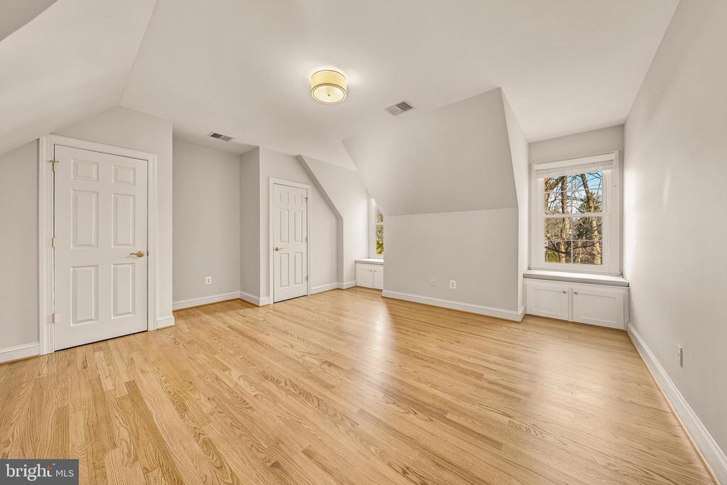 1609 BROOKSIDE ROAD